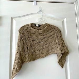 Cutest asymmetrical woven capelet
